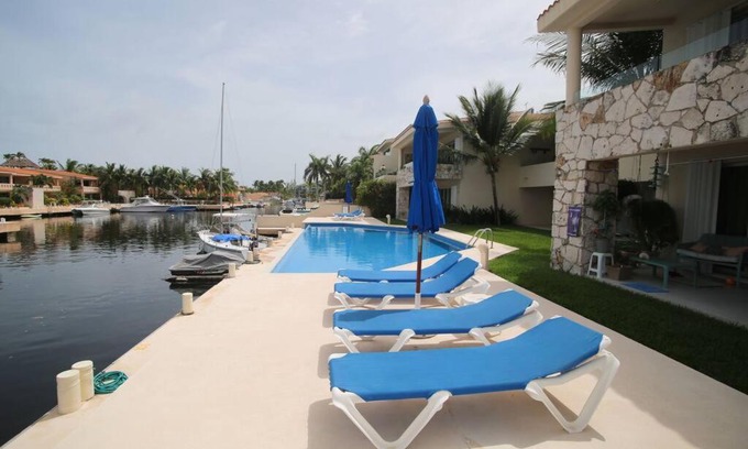 Puerto Aventuras Apartment | NAUTILUS COZY CONDO WATER FRONT, 3 BEDROOMS