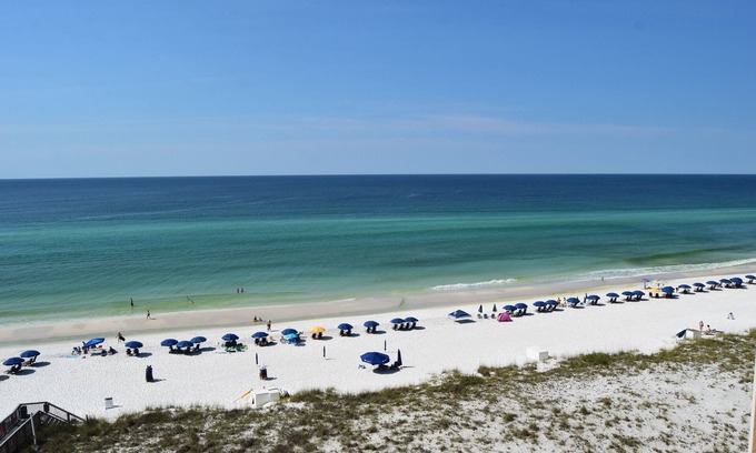 Navarre Beach Condo | Navarre Towers Oceanfront Condo with Beach Service