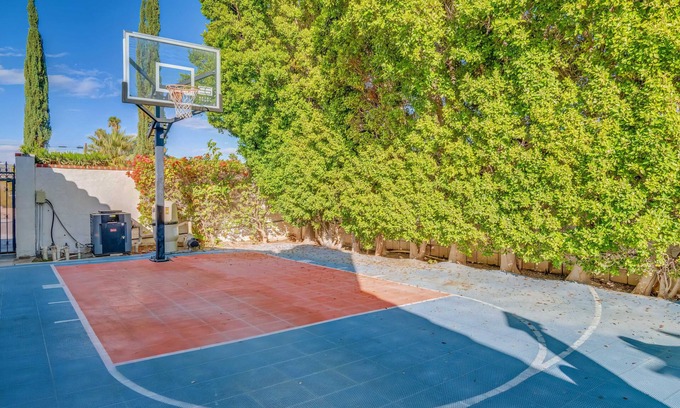Desert Park Estates House | Navigate Stays Hoops and Hues Hideaway