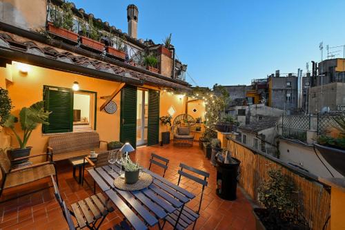 Rione VI Parione Apartment | Navona design rooftop
