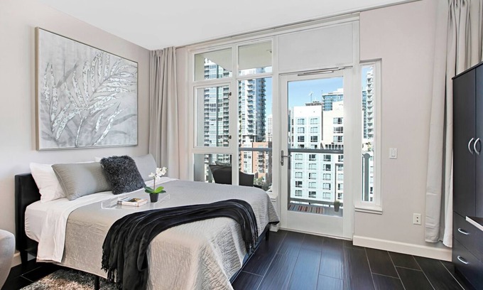 East Village Condo | nCity Suite High-rise Views Parking Private Balcony