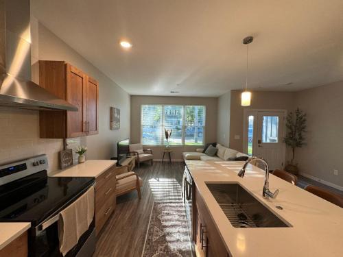 Roosevelt House | NDSU Close #103 Relax and enjoy Fargo!