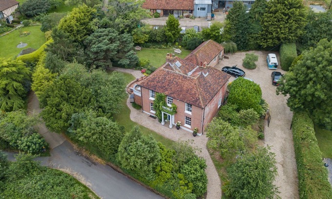 Canterbury Cottage | Neals Place - outdoor pool, large family house, city views