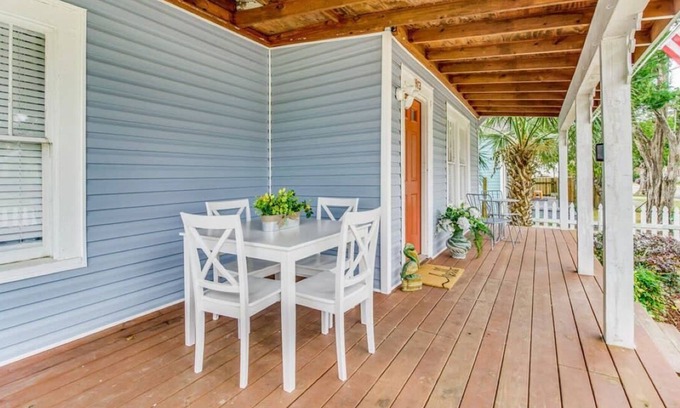 East Hill House | Near Beach, Downtown & Shopping! Delightful Desoto