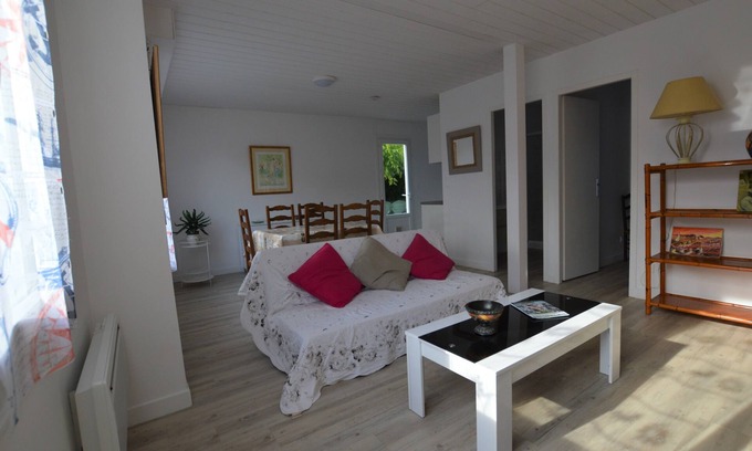 Claouey House | NEAR BEAUTIFUL BEACH HOUSE 3 BEDROOMS, 2 BATHROOMS