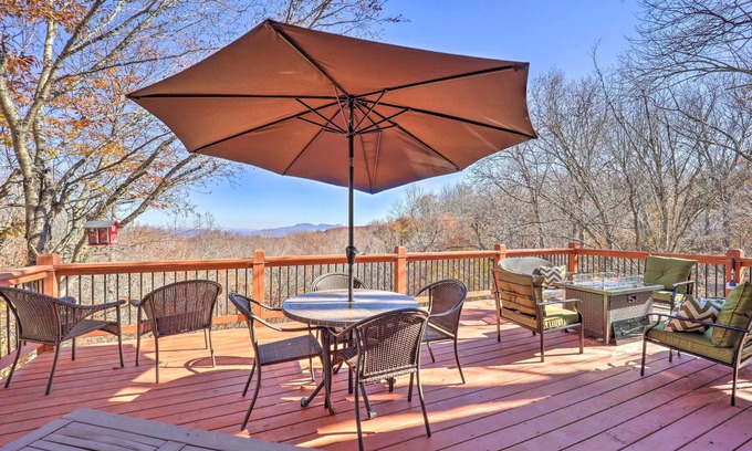 Charter Hills Cottage | Near Beech Mountain: Crimson Cabin w/Views