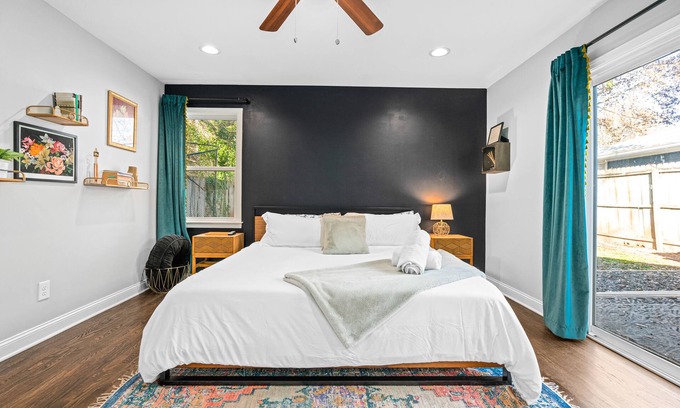East Side House | Near Beltline EAV 'Quiet' Fenced Yard' Fire pit
