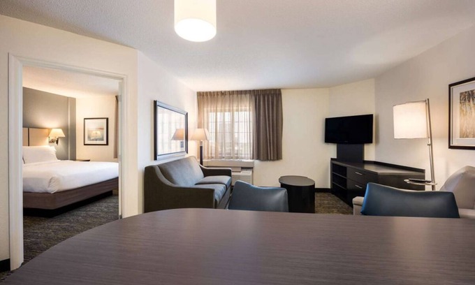 Nassau Bay Resort | Near Clear Lake Sports & Recreation Complex! Pet-friendly! FREE Parking!