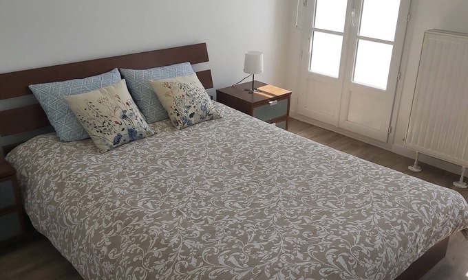 Serris Apartment | Near Disney and La Vallée Village - Apt 2 bdrms with balcony - sleeps 8