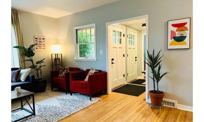 Folsom's Addition House | Near downtown Bright Cheerful Happy | Three Maples