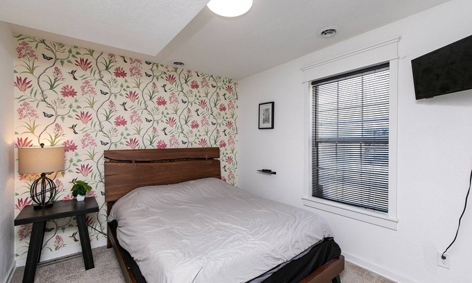 Des Moines House | Near Downtown ~ Fun backyard ~ Pet Friendly ~ 3 BDRM