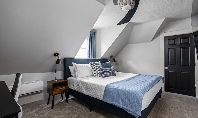 Indianapolis House | Near Downtown Indy | King Bed Blue | Parking