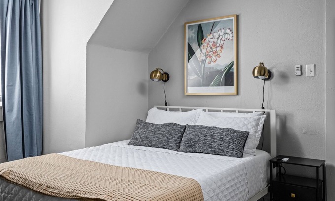 Indianapolis House | Near Downtown Indy | Queen Bed | Free Parking