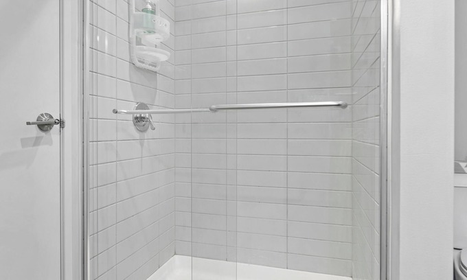 Downtown Cleveland Apartment | Near DT&CLE Clinic, Queen Bed, Wi-Fi, Parking