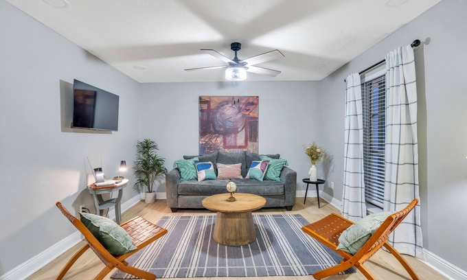 Metairie Apartment | Near Every type of Eatery Imaginable-quite space!