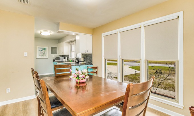 Southeast Pensacola House | Near EVERYTHING House New Discounts for longer stays