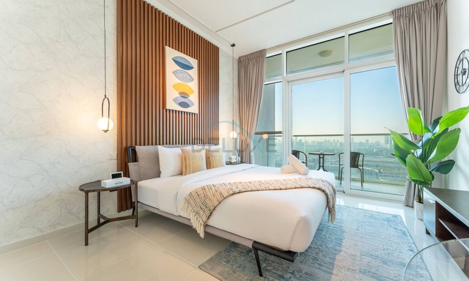 Dubai Apartment | Near Golf Club High-Floor Studio with Balcony Minutes Away From Park