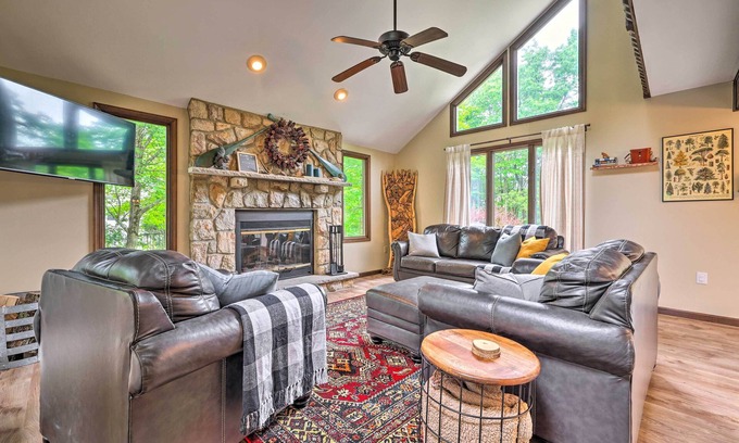 Albrightsville Cabin | Near Hiking & Skiing: Albrightsville Home w/Deck!