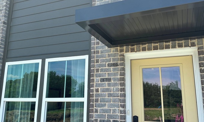 Atlanta House | Near midtown, downtown, and Buckhead. Easy access to I-20, I-285, I-85, I-75.