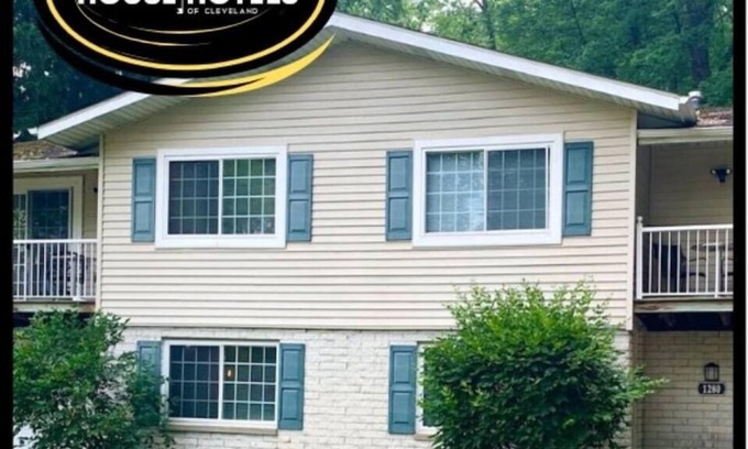 Akron Apartment | Near Pro Football HOF,Portage lake,Downtown Akron!