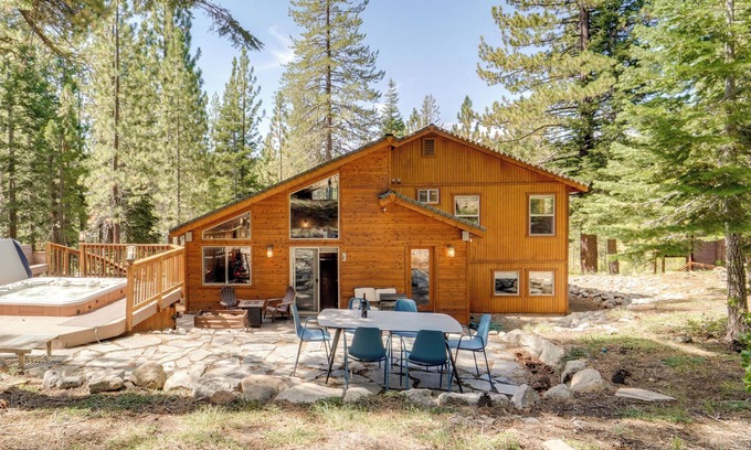 Truckee House | Near Ski Resorts & Trails: Truckee Home w/Hot Tub