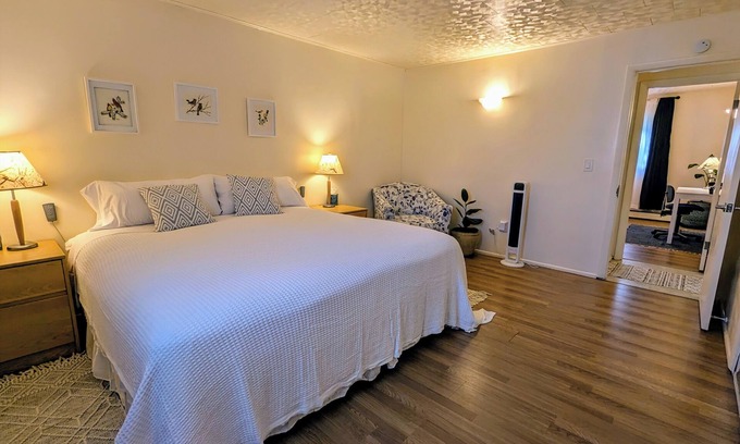 Fairbanks Apartment | Near the Airport & Fairbanks Attractions! Spacious bedrooms. Free Parking & WiFi