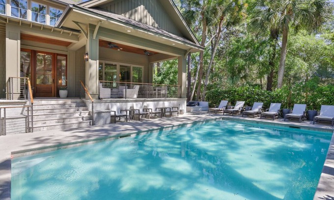 Sea Pines House | Nearly New Sea Pines Beach Home - Great Location 2 Min Walk to Sea Pines Beach