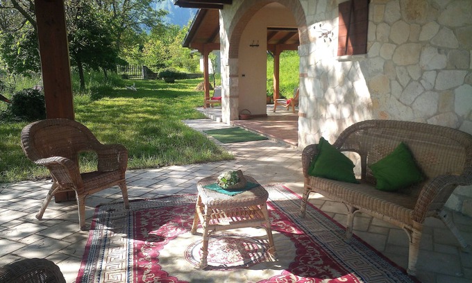 Isola del Gran Sasso dʼItalia Bed & Breakfast | Nel Cuore del Bosco, sul Fianco Della Montagna, Vive la Résistance