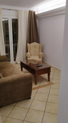 Agios Onoufrios Apartment | Neoclassical apartment in kadmia