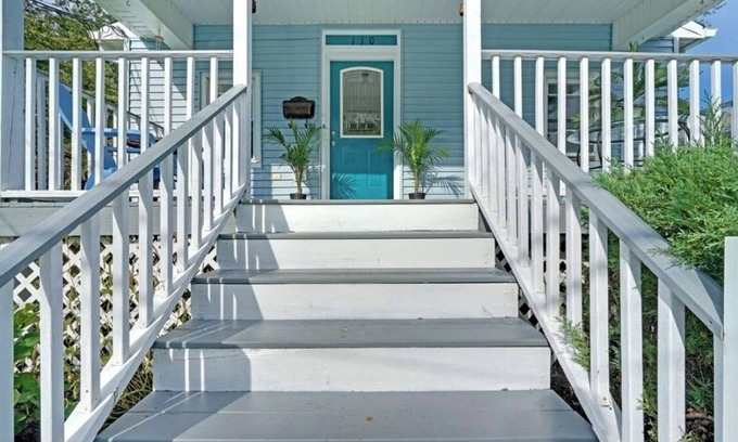 Neptune City House | Neptune Bungalow a short ride to the beach