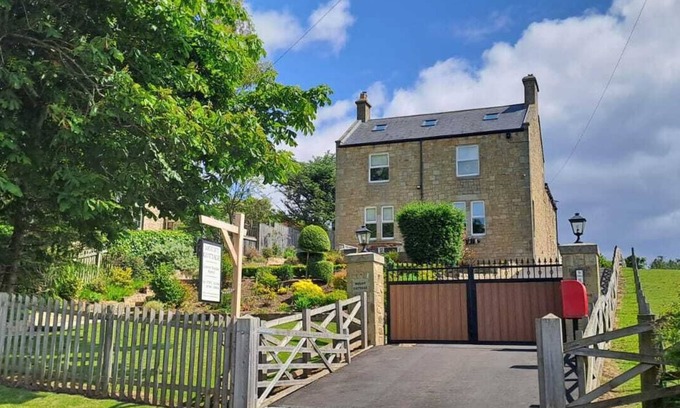 Newcastle-upon-Tyne Cottage | nestled in countryside on border between co.durham and Newcastle upon Tyne