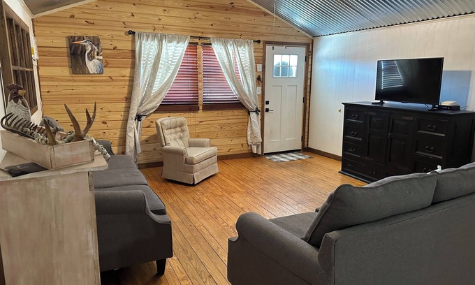 Lake Arthur House | Nestled in the heart of downtown Lake Arthur, walking distance from food & fun!