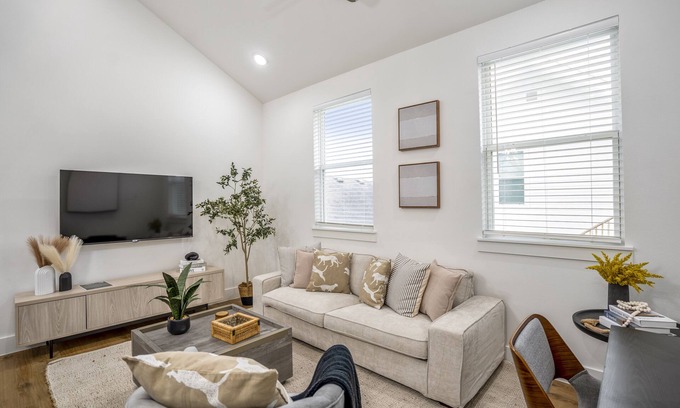 Greater East End Apartment | Nestled Nook Bungalow #7033A @East End revitalized