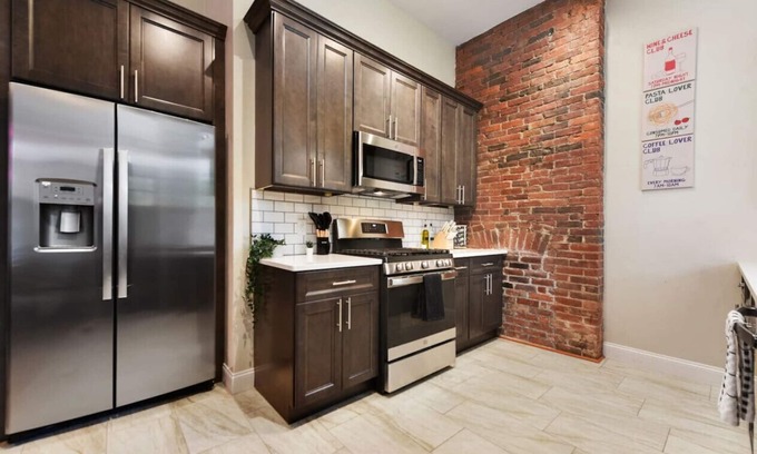 Point Breeze North Apartment | Netflix+BBQ+FreeParking Near Shops in East Liberty