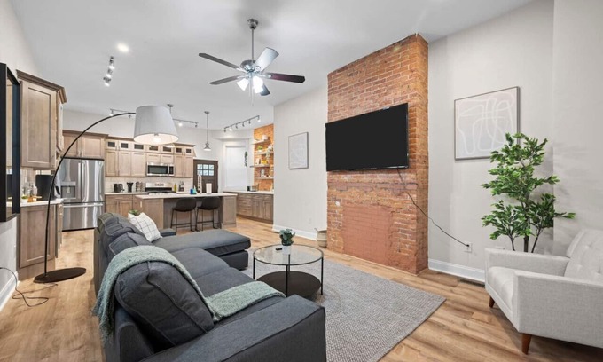 Point Breeze North House | Netflix+Free Parking+BBQ+Games Near Bakery Square