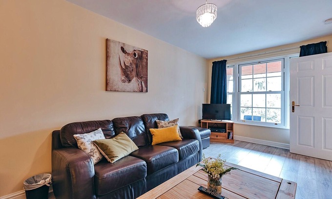 Eaton Mascott Cottage | Netley Hall - Peach Tree