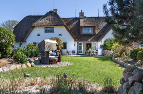 Keitum House | NEU Ferienhaus Friesenhof Aenne Haus 3 - modern urlauben unter Reet in Keitum Sylt