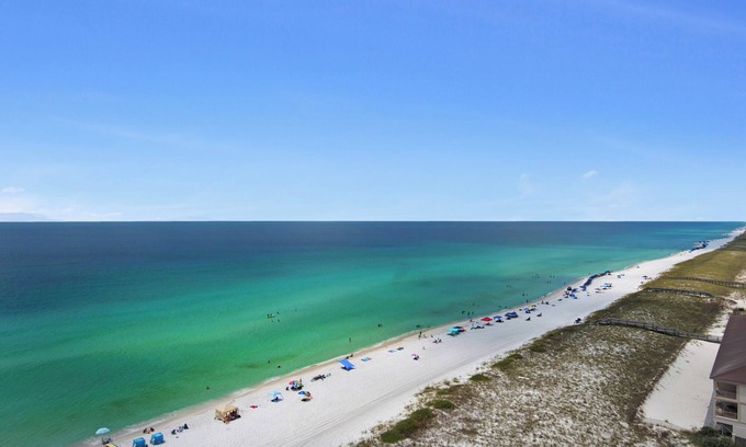 Navarre Beach Condo | NEW 12th fl Beachfront 3BR/3BA & Beach Service - w/Private King Lock Out Suite