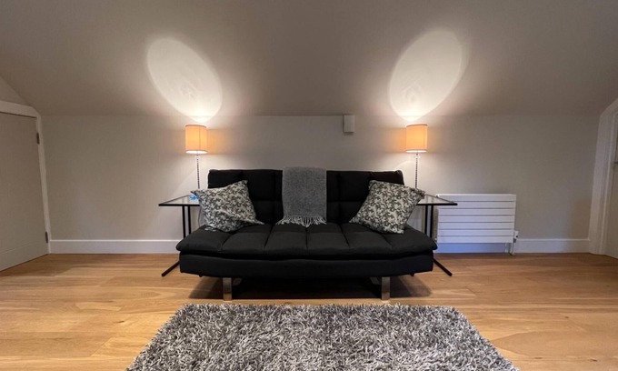 Dunblane Apartment | NEW 1BD Contemporary Home Upper Dunblane