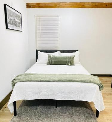 Cleveland Apartment | NEW 1bed 1bath Near Airport, Cleveland Clinic, DTWN CLE