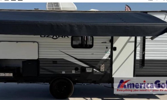 Bandera House | New 2-bed RV with in minutes to everything Bandera with AC.