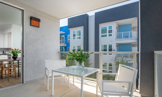 Enterprise Apartment | New 2 Bedroom Luxury Serviced Apartment Near Strip Ideal for Business Travelers