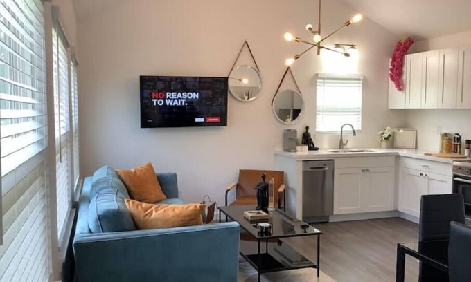 Northside House | New 2 bedroom on huge lot, near Downtown & IAH!