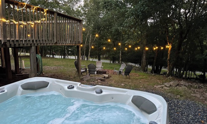 Albrightsville Cabin | New! 2 Pools! A/C ! Spacious House with HOT TUB, Games, Dog ok!