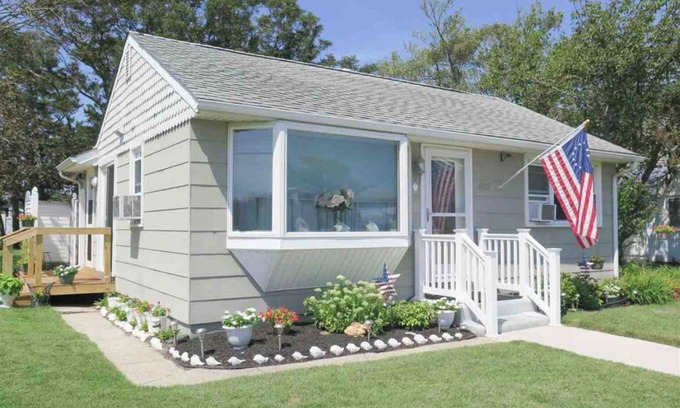 North Cape May Cottage | *New 2022- Cottage* One block for Bay Beach