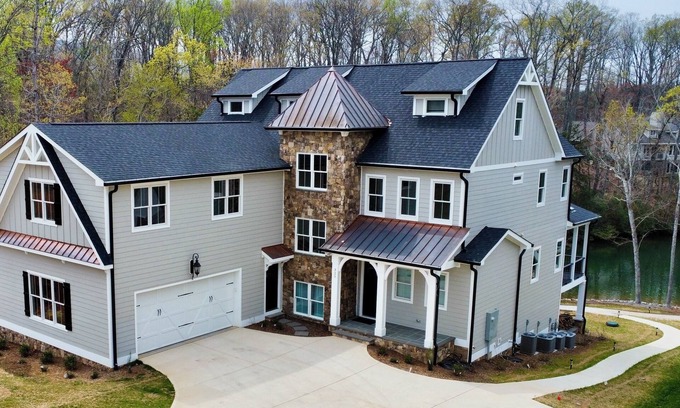 Smith Mountain Lake House | NEW 2024! LUXURY LAKEFRONT!Chef's Kitchen, Elevator, Firepit, Bar, Gameroom!