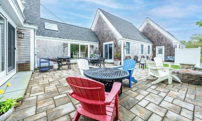 Barnstable House | New,4 Bedrm, 4 Bath Gorgeous Coastal Retreat, with Marsh Views Sleeps 12. Close to Beach, Harbor and Barnstable Village