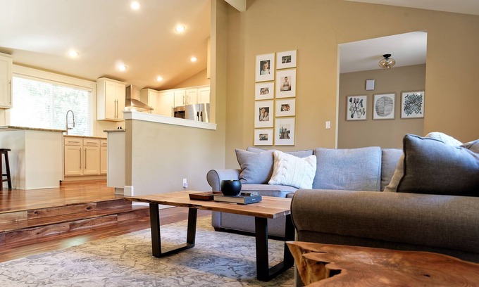 Bridle Trails House | NEW! 4 bedroom home in Bridle Trails, Kirkland