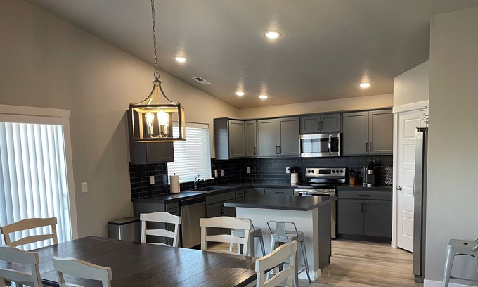 Meridian House | New 4 bedroom home minutes from Boise River