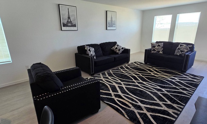 San Antonio House | New 4-bedroom house. Located just outside 1604. West side of San Antonio